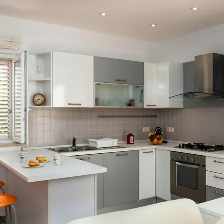 Apartment One-bedroom Albis With Balcony And Parking In