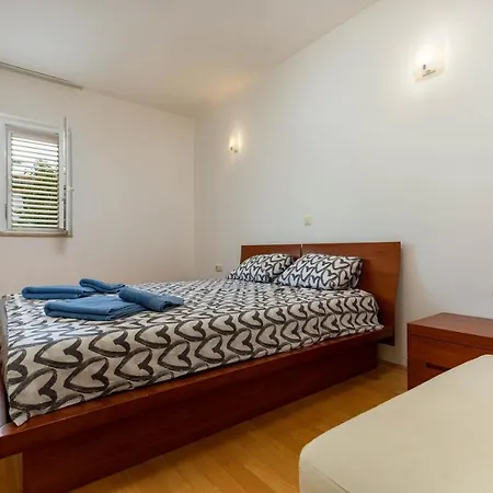 Apartment One-bedroom Albis With Balcony And Parking In *
